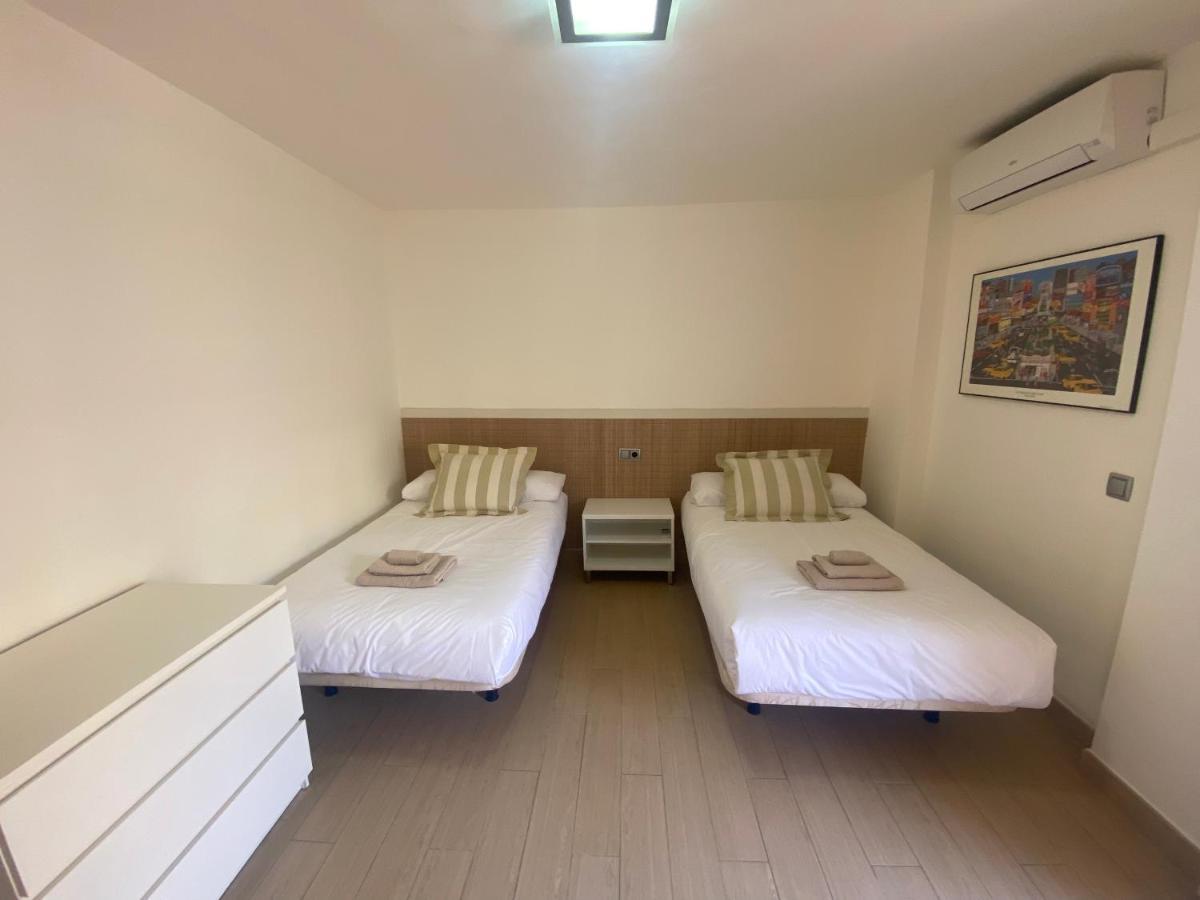 פואנגירולה Albamar Frontline Beach Apartment 3 Bedrooms מראה חיצוני תמונה